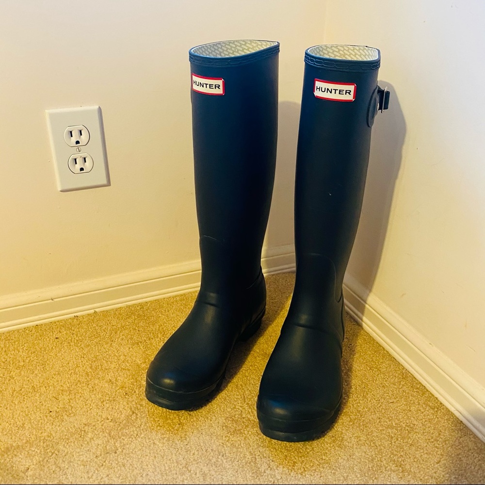 Hunter Women's Original Tall Rain Boot navy W 6M EU 38.
